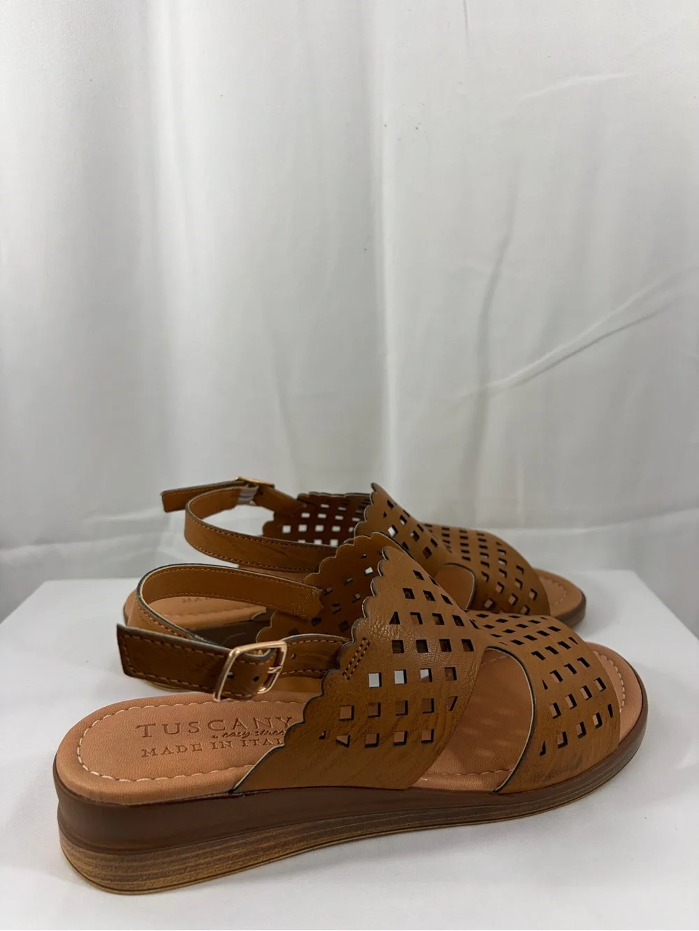 NWT Tuscany East Street Women's Size 7W Tan Cutout Slingback Sandals
